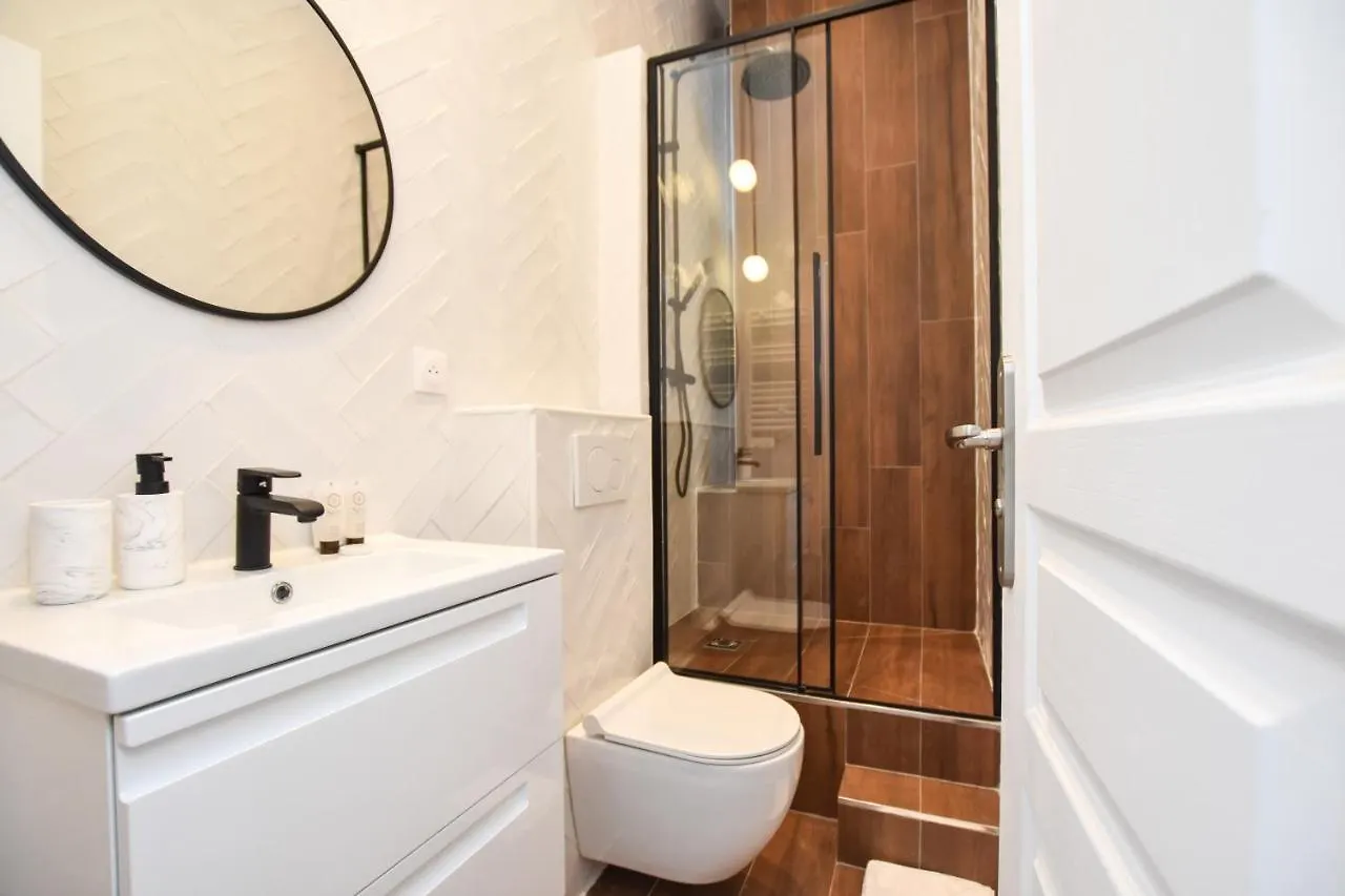 Cmg Michel Bizot / Trousseau Apartment *