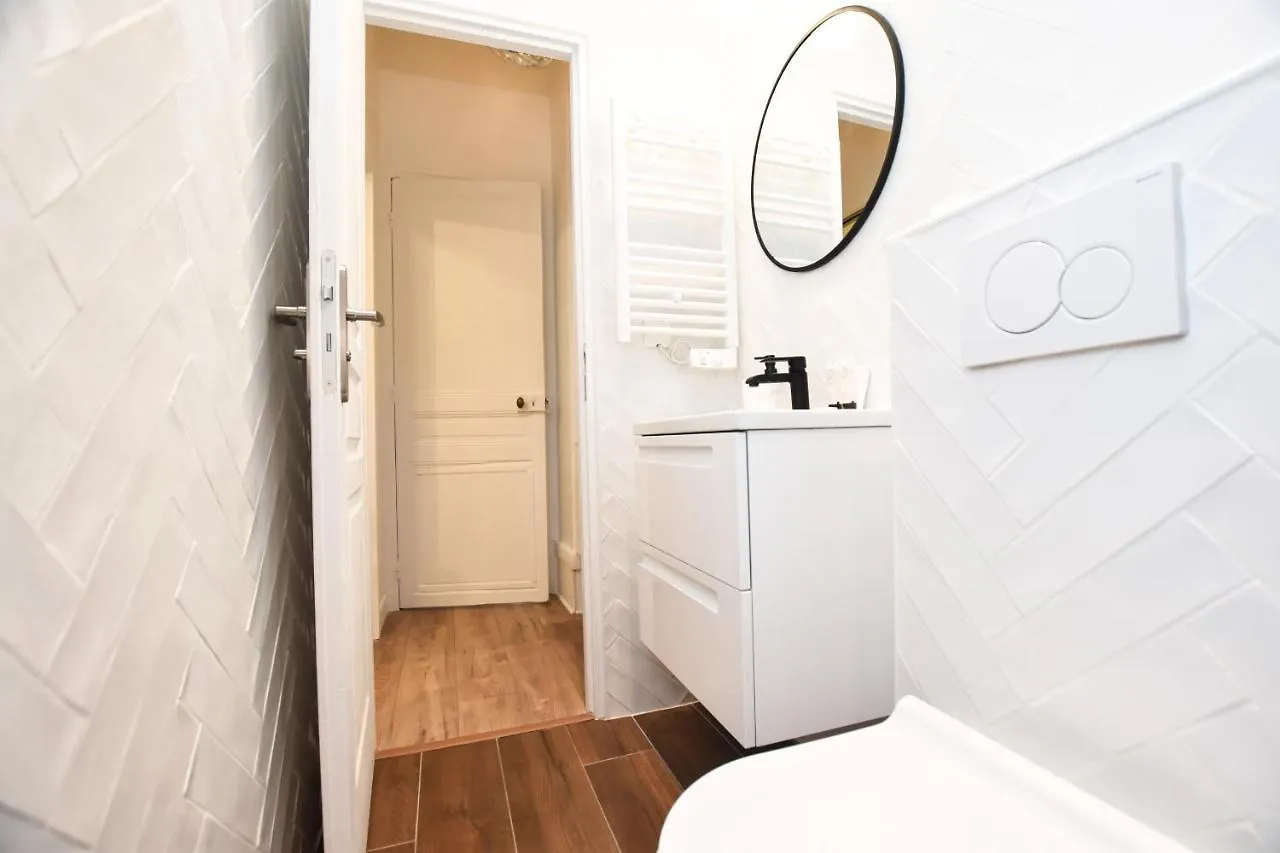 Apartment Cmg Michel Bizot / Trousseau Paris